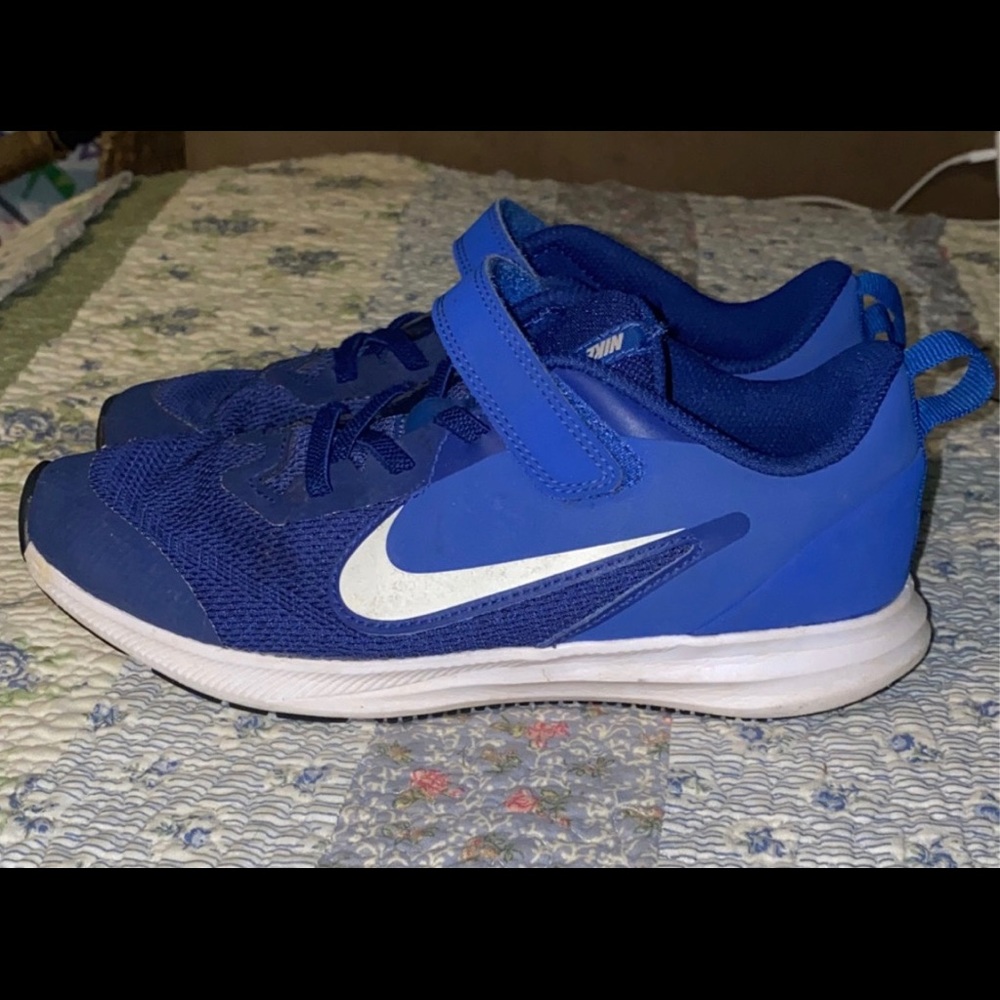 VGUC Nike Boys 3Y Blue Sneakers
